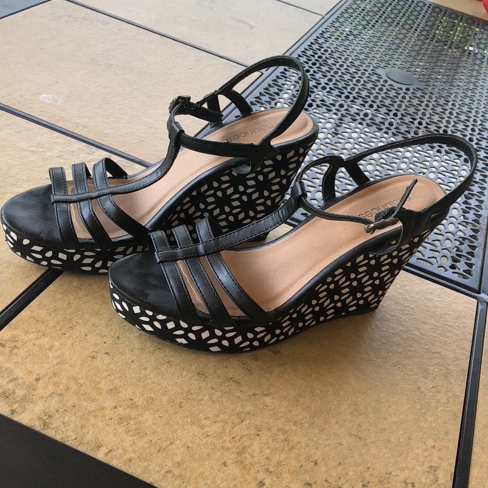 Maurices Black and White Wedges